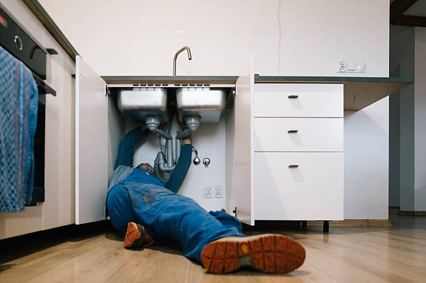 Professional Emergency Plumber technician working in Oberlin, OH